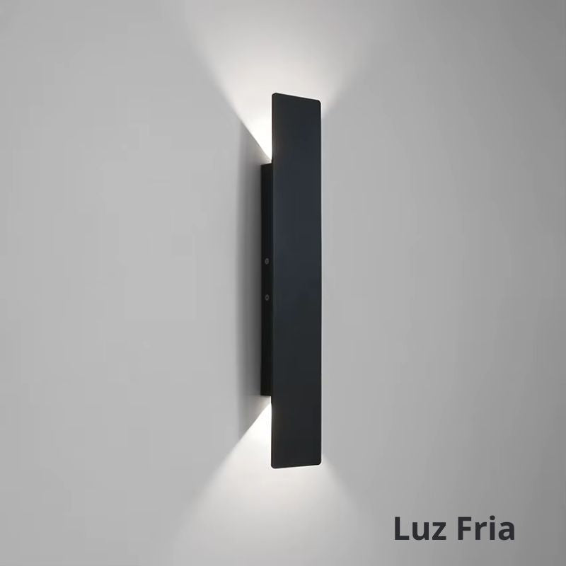 Luminária Arandela de Parede Externa à Prova D´Água IP65 Vector LED - Branco/Preto - 20,5cm/41cm