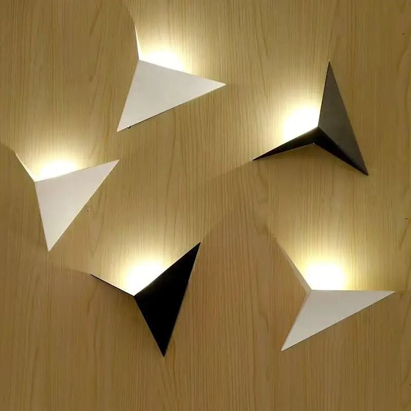 Luminária Arandela de Parede Minimalista Triangular Cosenza LEDZ – Preto/Branco/Dourado