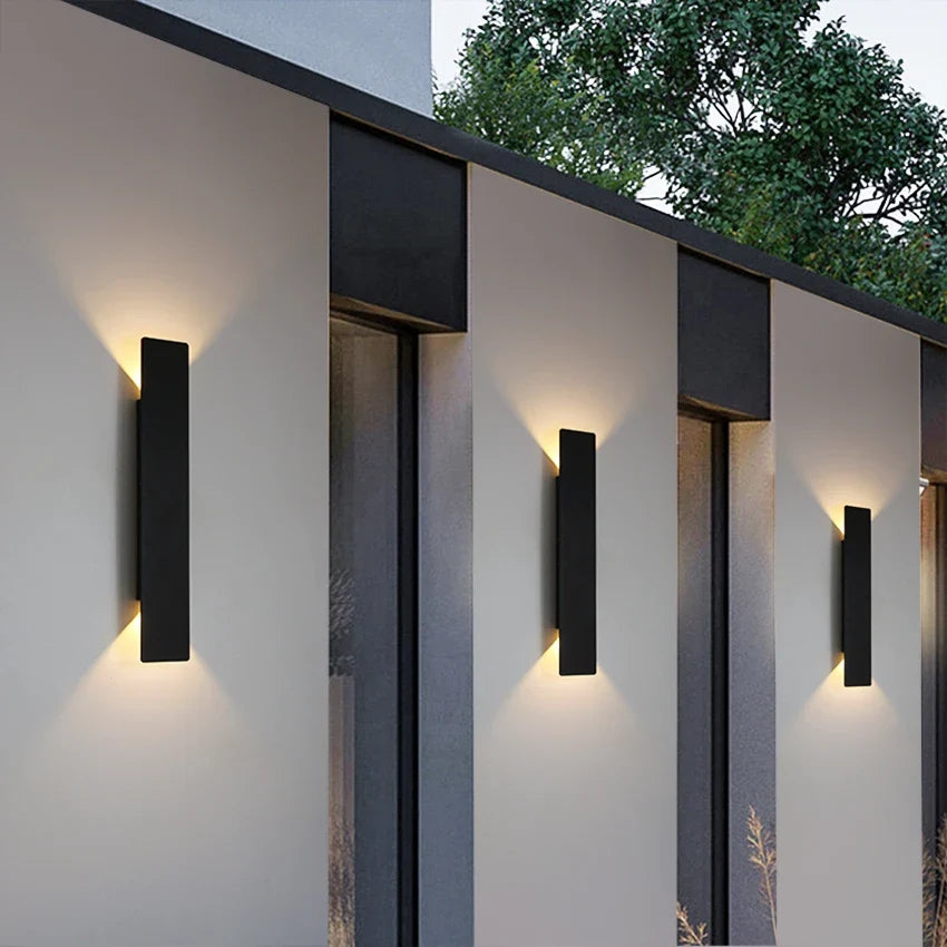 Luminária Arandela de Parede Externa à Prova D´Água IP65 Vector LED - Branco/Preto - 20,5cm/41cm