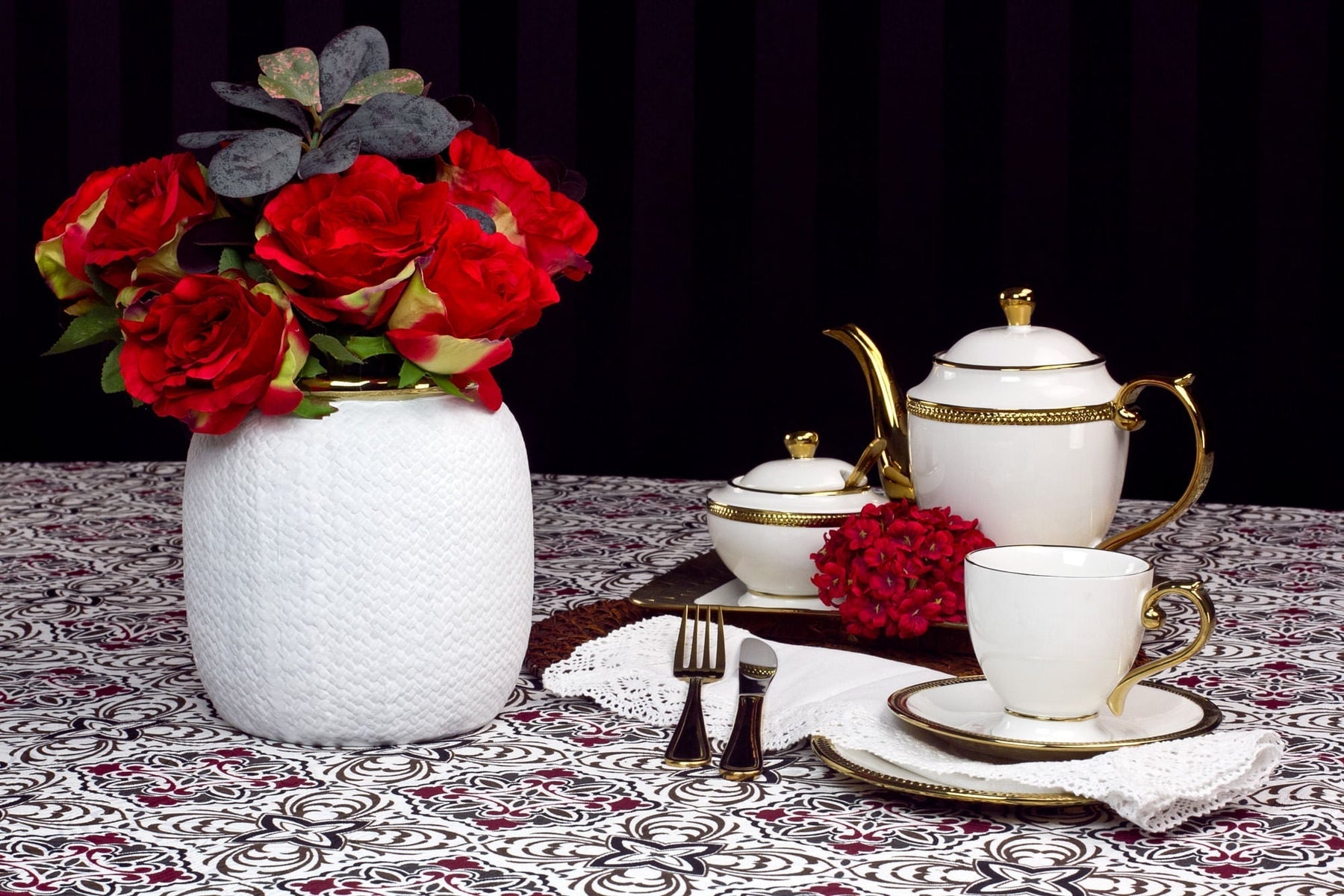 Conjunto para Chá Bule Açucareiro Leiteira Porcelana Paddy Branco e Dourado 3 Peças