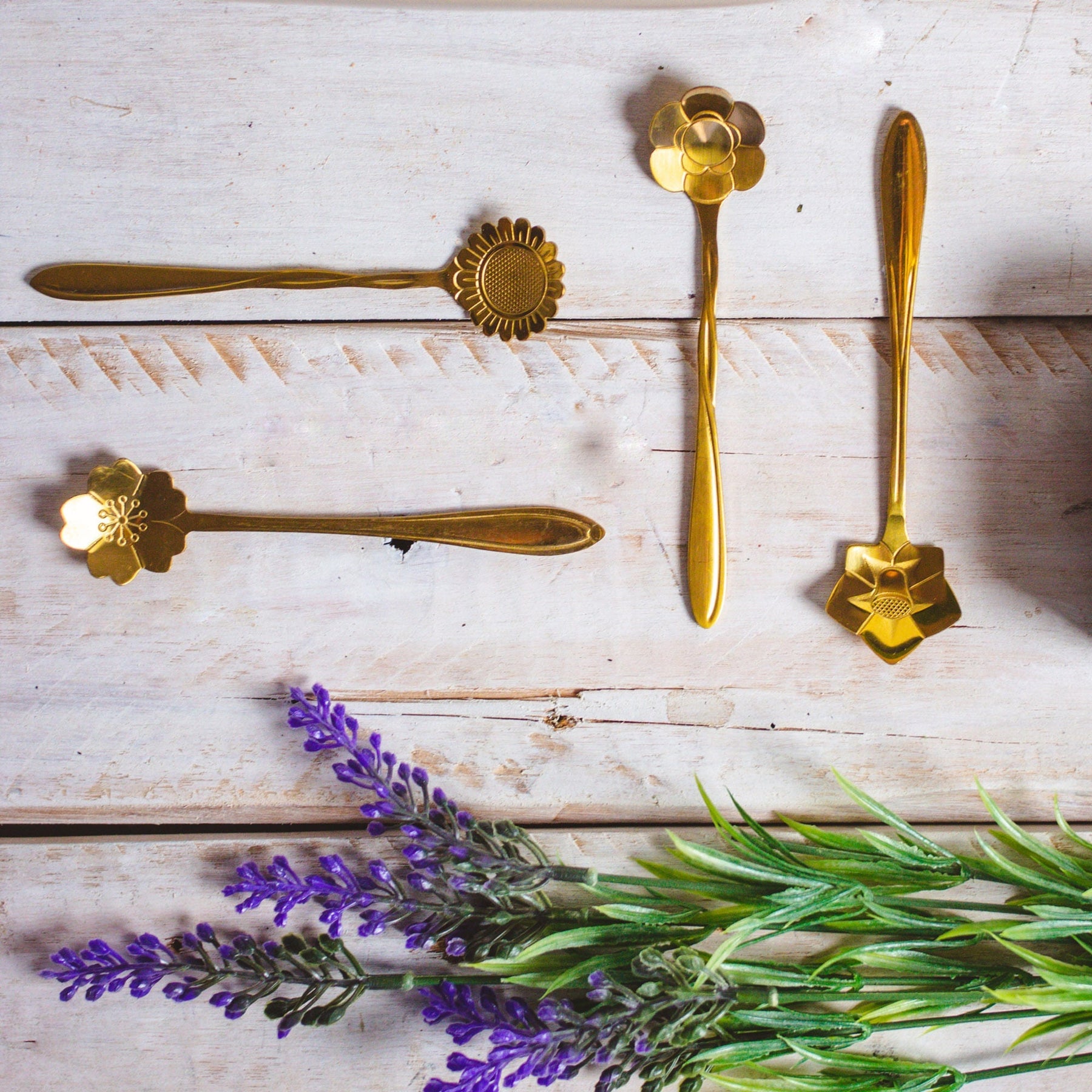 Jogo 4 Colheres para Chá Flores Aço Inox Dourado