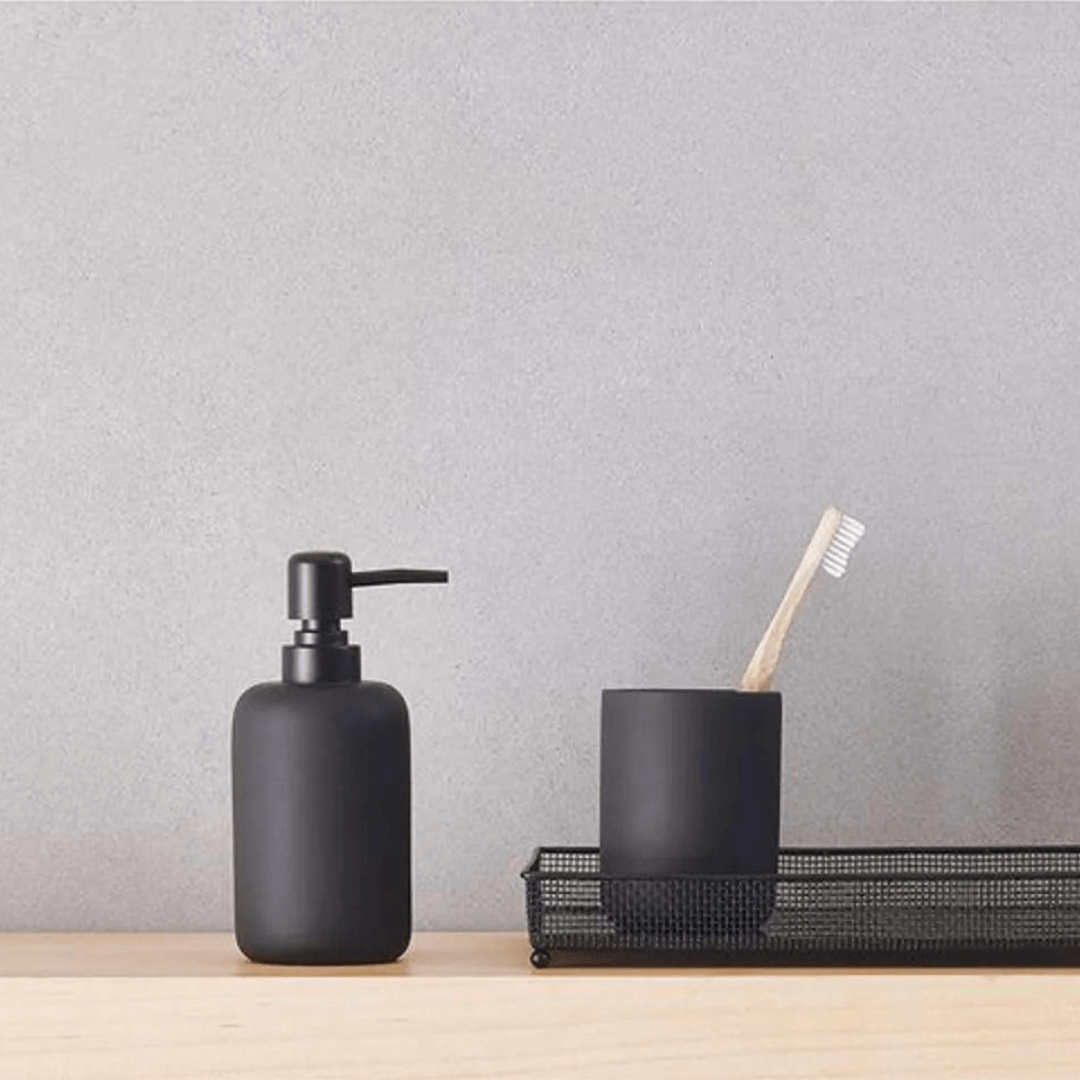Porta Sabonete Líquido Em Cimento Preto Fosco
