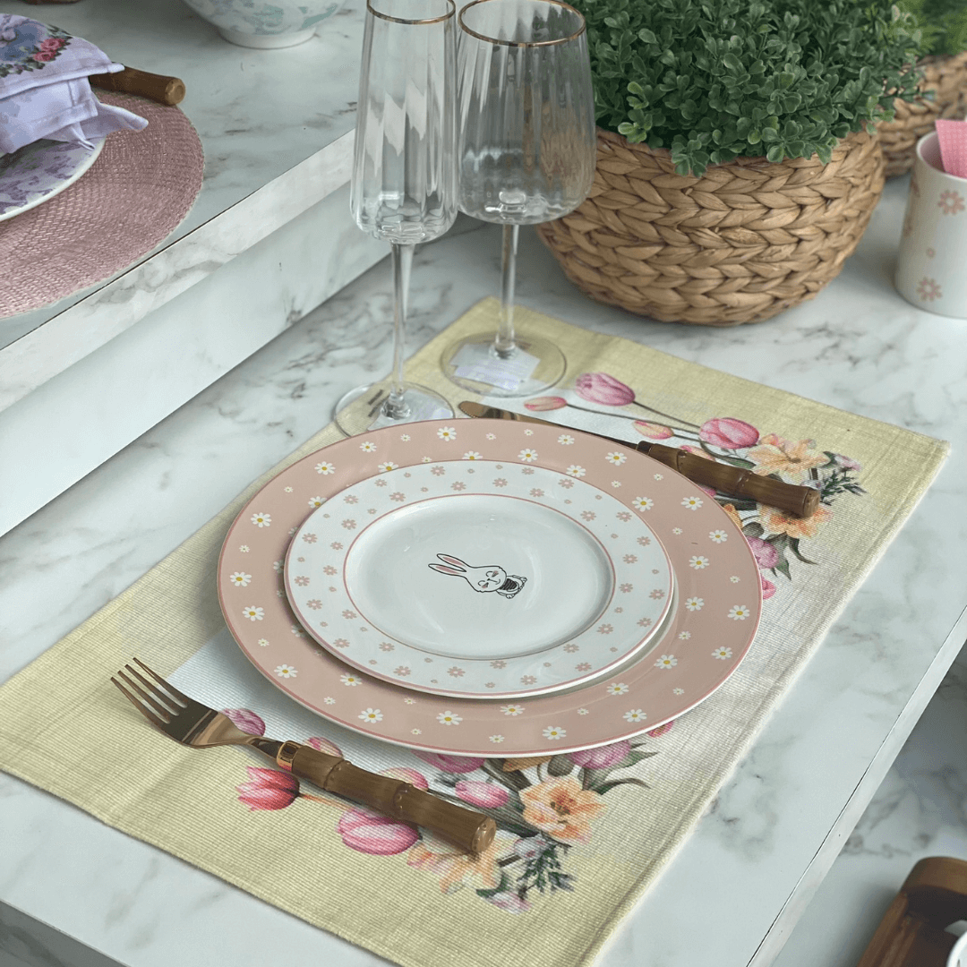 Prato Raso Pascoa com Coelho Branco e Rosa 27cm
