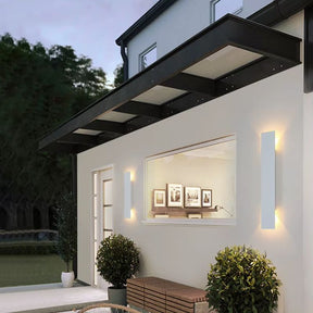 Luminária Arandela de Parede Externa à Prova D´Água IP65 Vector LED - Branco/Preto - 20,5cm/41cm