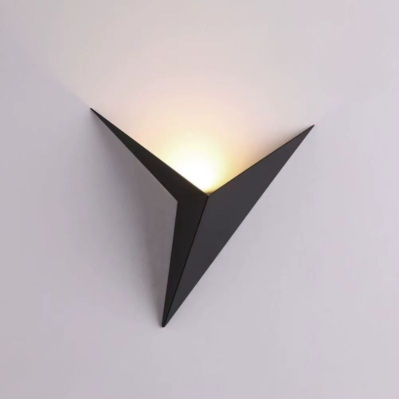 Luminária Arandela de Parede Minimalista Triangular Cosenza LEDZ – Preto/Branco/Dourado