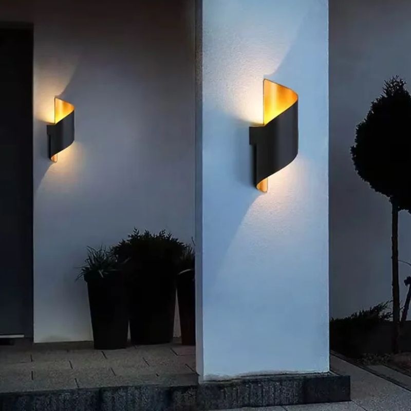 Luminária Arandela de Parede Externa à Prova D´Água IP65 Caracol Led - Preto/Branco - 23cm/28cm