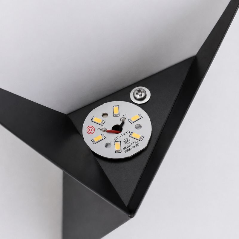 Luminária Arandela de Parede Minimalista Triangular Cosenza LEDZ – Preto/Branco/Dourado