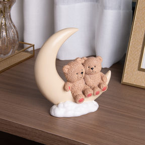 Figura Decorativa Ursos na Lua Teddy Charm em Resina 18cm