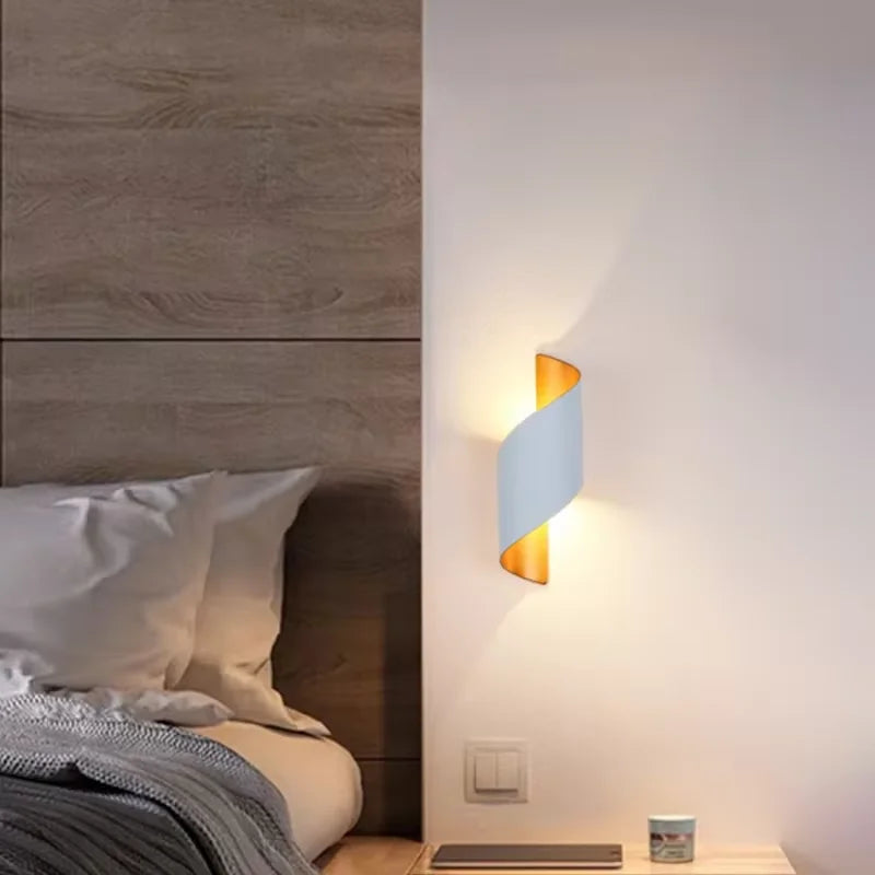 Luminária Arandela de Parede Externa à Prova D´Água IP65 Caracol Led - Preto/Branco - 23cm/28cm