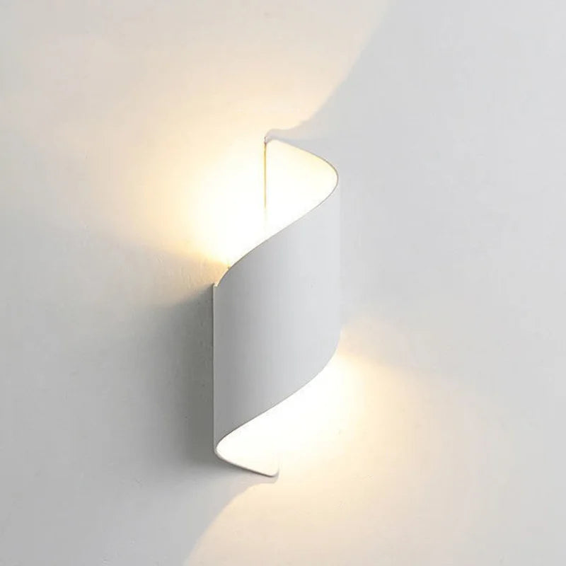 Luminária Arandela de Parede Externa à Prova D´Água IP65 Caracol Led - Preto/Branco - 23cm/28cm