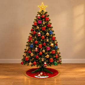 Árvore de Natal decorada com enfeites e pisca-pisca. Cores e modelos dos enfeites podem variar.