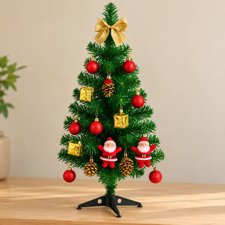 Modelo verde da árvore de Natal de 60 cm com enfeites, em ambiente ilustrativo.