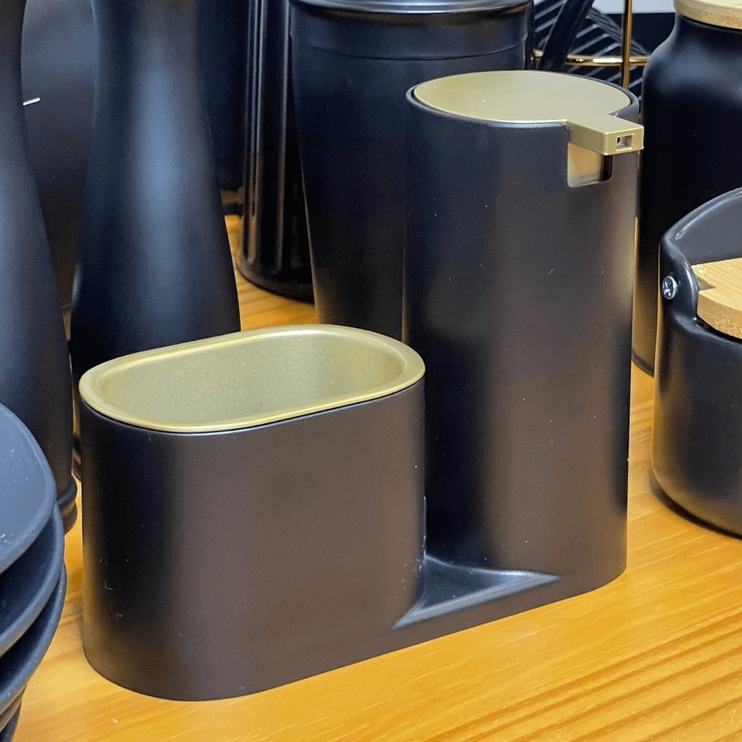 Dispenser para Detergente com Bucha Linha Conceito Preto com Dourado
