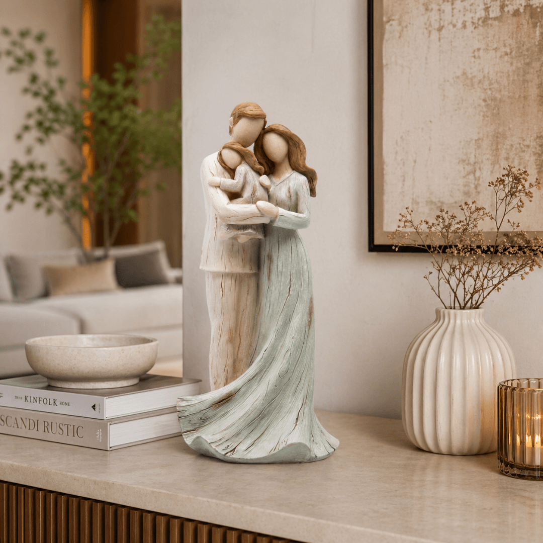 Figura Decorativa de Familia em Resina 25cm