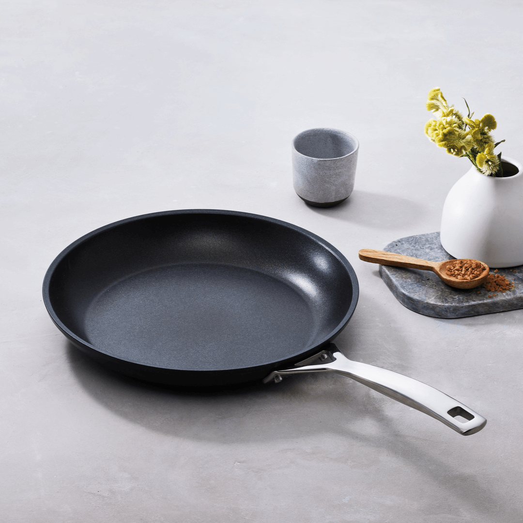 Jogo 2 Frigideiras Rasas Antiaderentes TNS 24cm e 28cm Le Creuset