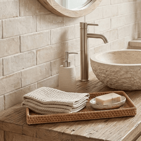 Porta Sabonete Liquido Classic em Cimento Creme 19cm