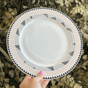Prato Raso Pascoa Branco e Preto 27cm